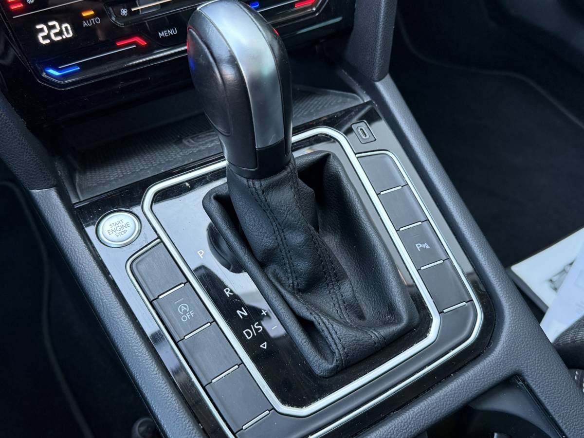 Volkswagen Passat Volkswagen Passat Variant BWJ 2021 1.5 150 PK TSI Business AUTOMAAT | TREKHAAK | PANO | FULL LED | ELEKTR. ACHTERKLEP | ADAPTIVE CRUISE | STOELVERW. | CAMERA | CARPLAY + ANDROID | NAVI | CLIMA | LMV | PDC