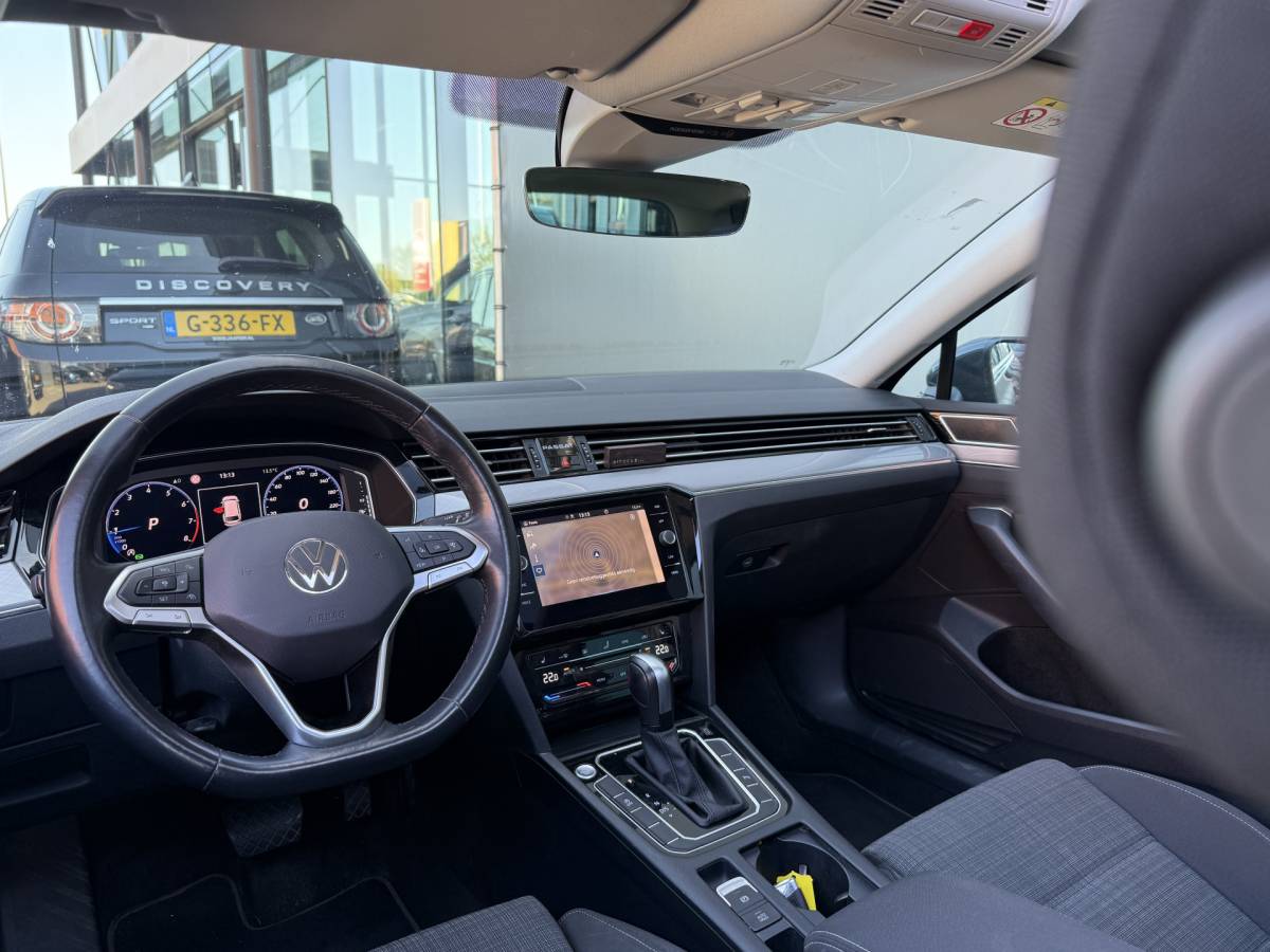 Volkswagen Passat Volkswagen Passat Variant BWJ 2021 1.5 150 PK TSI Business AUTOMAAT | TREKHAAK | PANO | FULL LED | ELEKTR. ACHTERKLEP | ADAPTIVE CRUISE | STOELVERW. | CAMERA | CARPLAY + ANDROID | NAVI | CLIMA | LMV | PDC