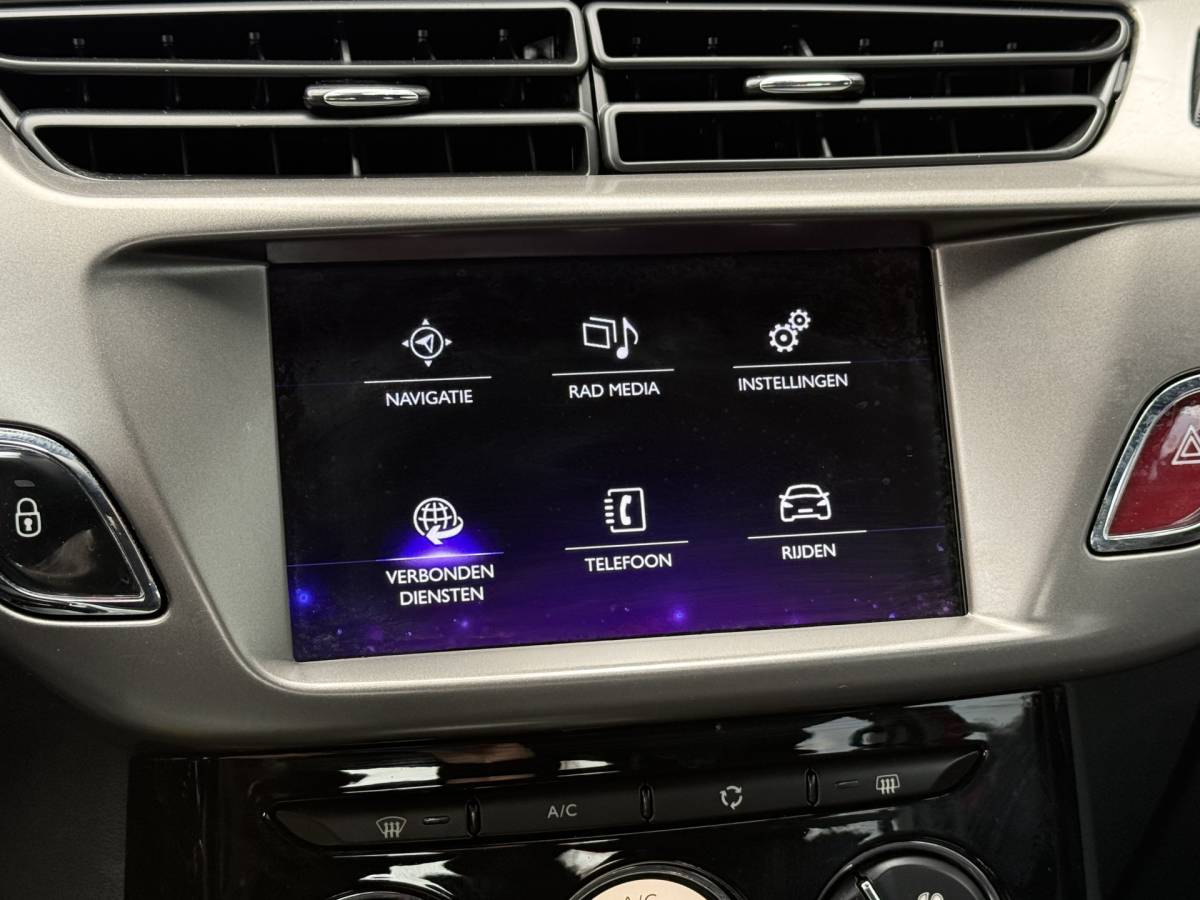 DS DS 3 DS 3 BWJ 2017 1.2 82PK So Chic AUTOMAAT | FULL LED | CARPLAY + ANDROID | NAVI | CLIMA | CRUISE | LMV | PDC