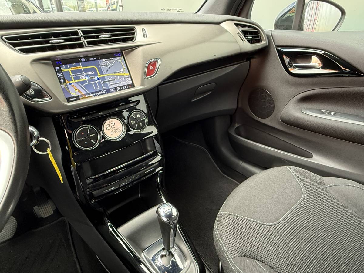 DS DS 3 DS 3 BWJ 2017 1.2 82PK So Chic AUTOMAAT | FULL LED | CARPLAY + ANDROID | NAVI | CLIMA | CRUISE | LMV | PDC