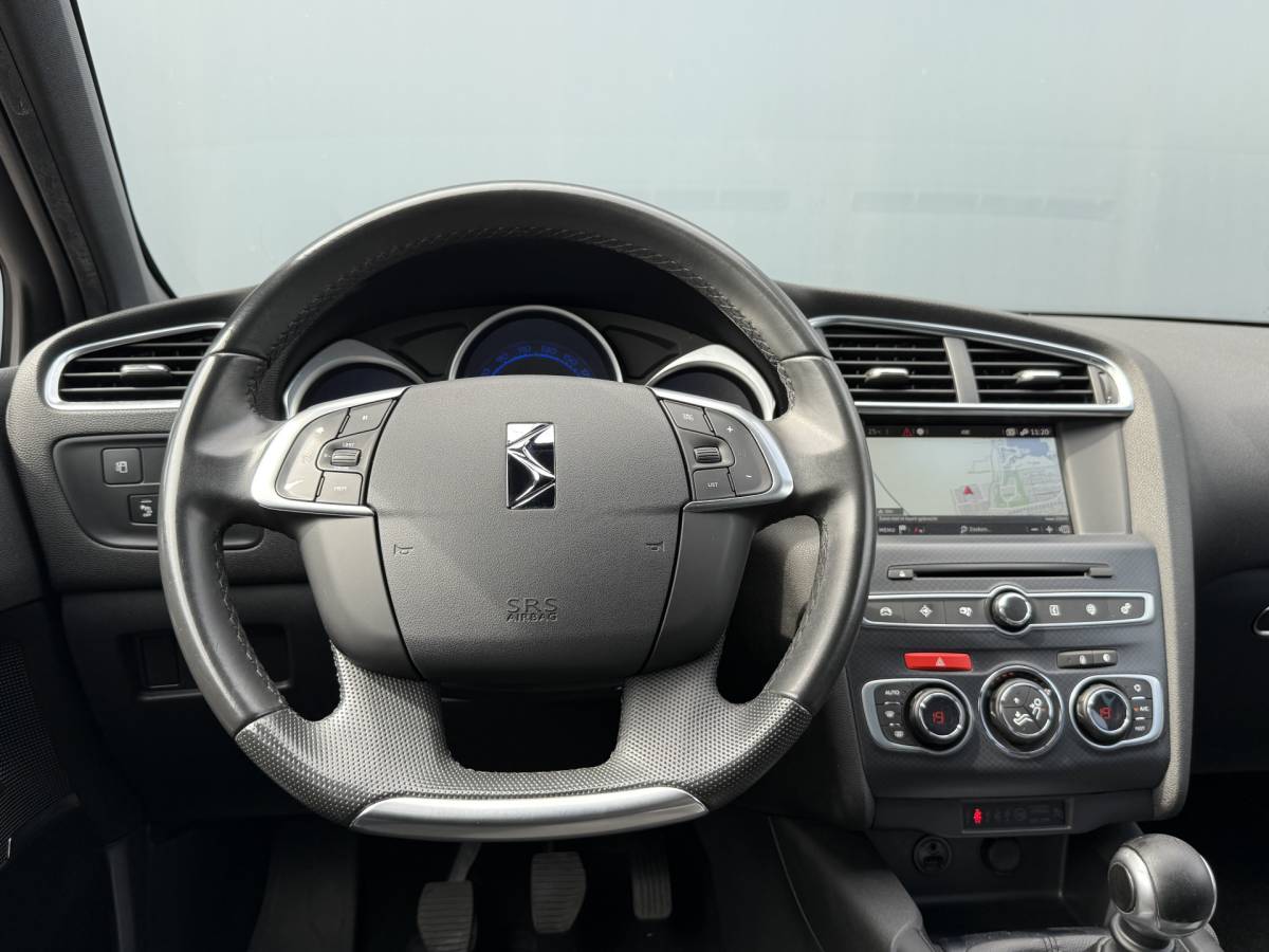 DS DS 4 DS 4 BWJ 2017 1.2 131 PK Chic | CLIMA | CRUISE | NAVI | CAMERA | APPLE CARP. | LEDER-ALCANTARA | PRIV. GLASS | MULTIFUNCT. STUUR
