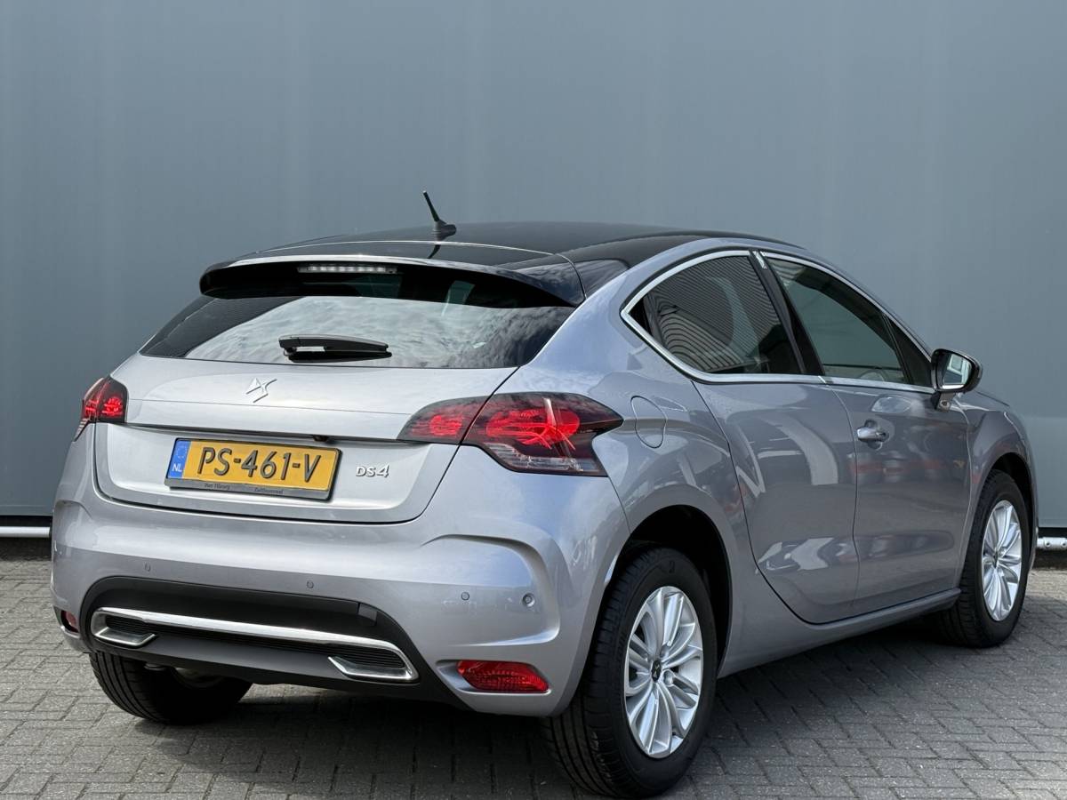 DS DS 4 DS 4 BWJ 2017 1.2 131 PK Chic | CLIMA | CRUISE | NAVI | CAMERA | APPLE CARP. | LEDER-ALCANTARA | PRIV. GLASS | MULTIFUNCT. STUUR