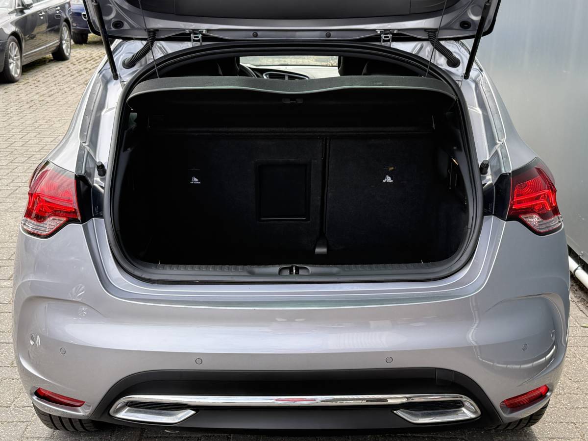 DS DS 4 DS 4 BWJ 2017 1.2 131 PK Chic | CLIMA | CRUISE | NAVI | CAMERA | APPLE CARP. | LEDER-ALCANTARA | PRIV. GLASS | MULTIFUNCT. STUUR