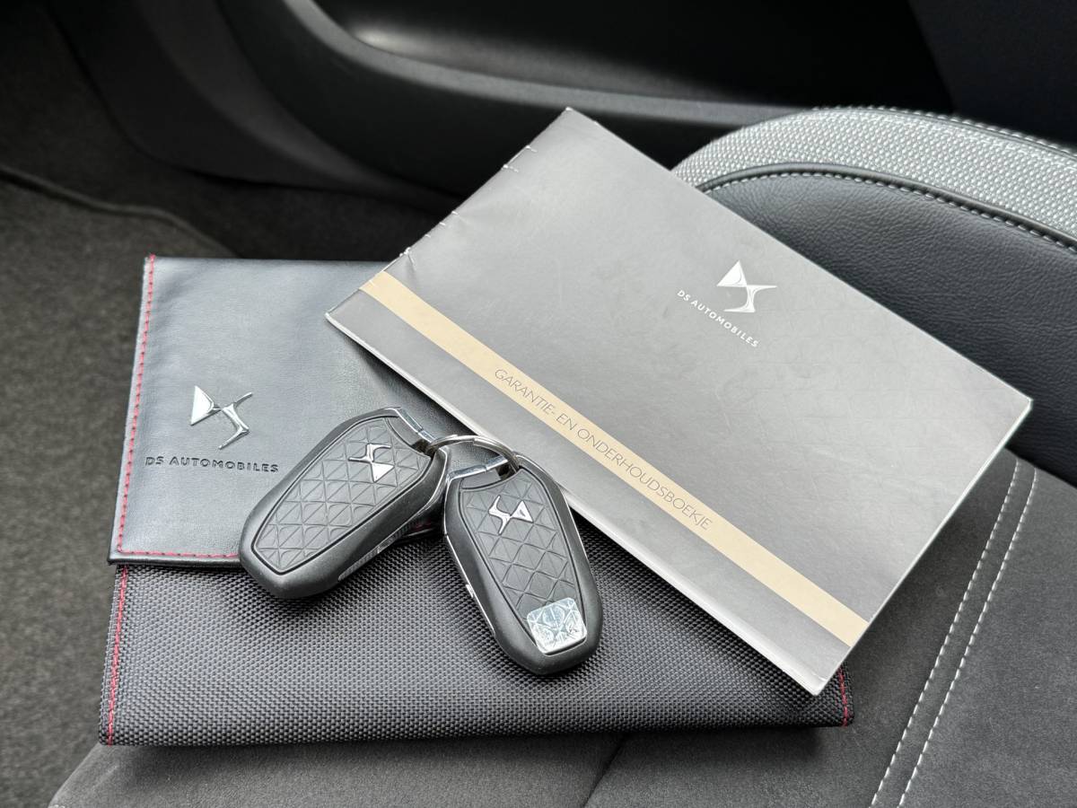 DS DS 4 DS 4 BWJ 2017 1.2 131 PK Chic | CLIMA | CRUISE | NAVI | CAMERA | APPLE CARP. | LEDER-ALCANTARA | PRIV. GLASS | MULTIFUNCT. STUUR