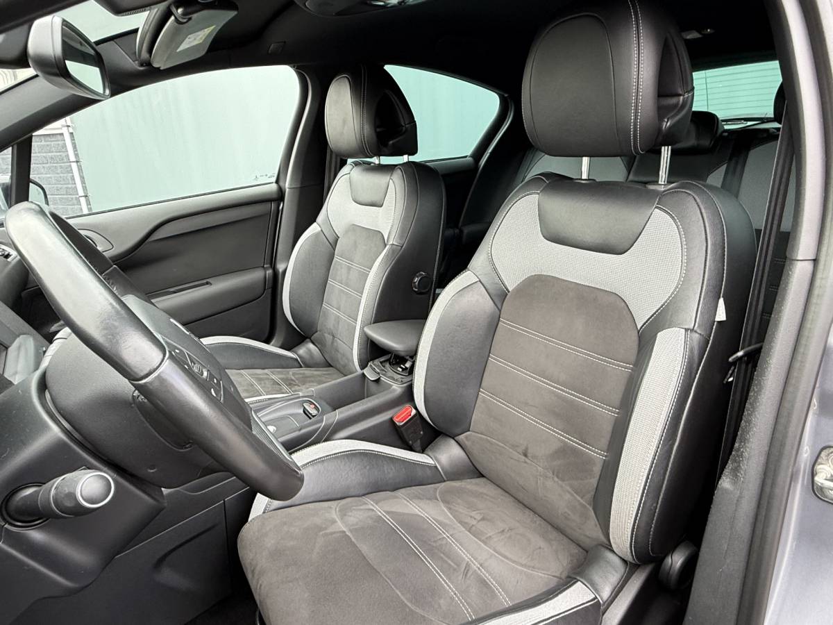 DS DS 4 DS 4 BWJ 2017 1.2 131 PK Chic | CLIMA | CRUISE | NAVI | CAMERA | APPLE CARP. | LEDER-ALCANTARA | PRIV. GLASS | MULTIFUNCT. STUUR
