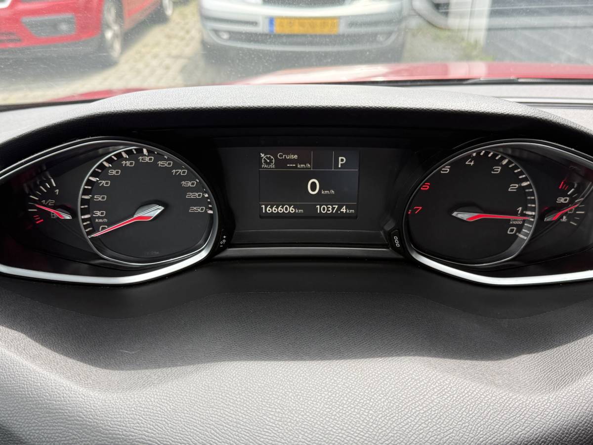 Peugeot 308 Peugeot 308 SW BWJ 2019 1.2 131 PK Blue Lease Premium NIEUWE DISTR.RIEM!! AUTOMAAT | PANORAMA | LEDER | CLIMA | ANDROID AUTO | APPLE CARPLAY | MULTIFUNCT. STUUR