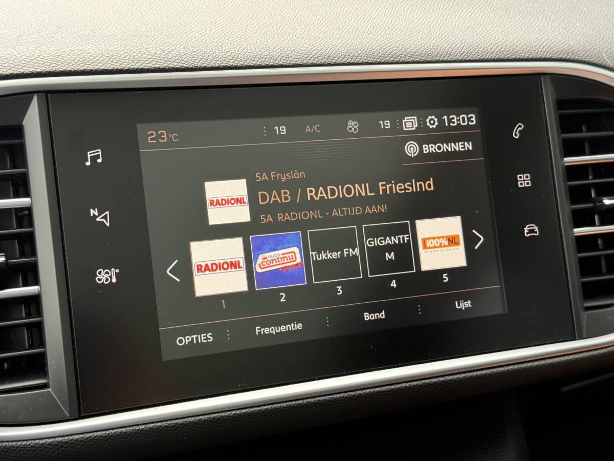 Peugeot 308 Peugeot 308 SW BWJ 2019 1.2 131 PK Blue Lease Premium NIEUWE DISTR.RIEM!! AUTOMAAT | PANORAMA | LEDER | CLIMA | ANDROID AUTO | APPLE CARPLAY | MULTIFUNCT. STUUR