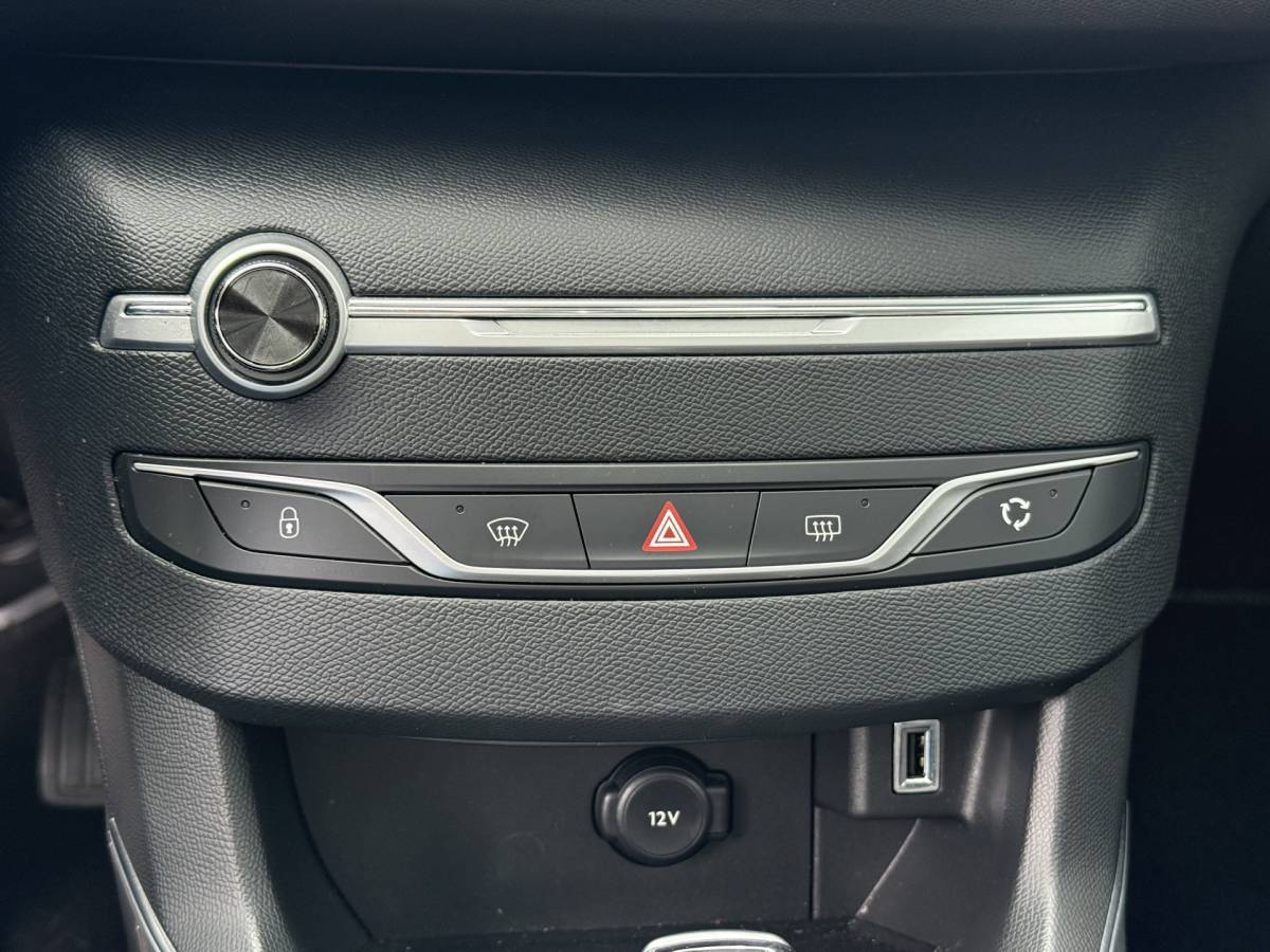 Peugeot 308 Peugeot 308 SW BWJ 2019 1.2 131 PK Blue Lease Premium NIEUWE DISTR.RIEM!! AUTOMAAT | PANORAMA | LEDER | CLIMA | ANDROID AUTO | APPLE CARPLAY | MULTIFUNCT. STUUR