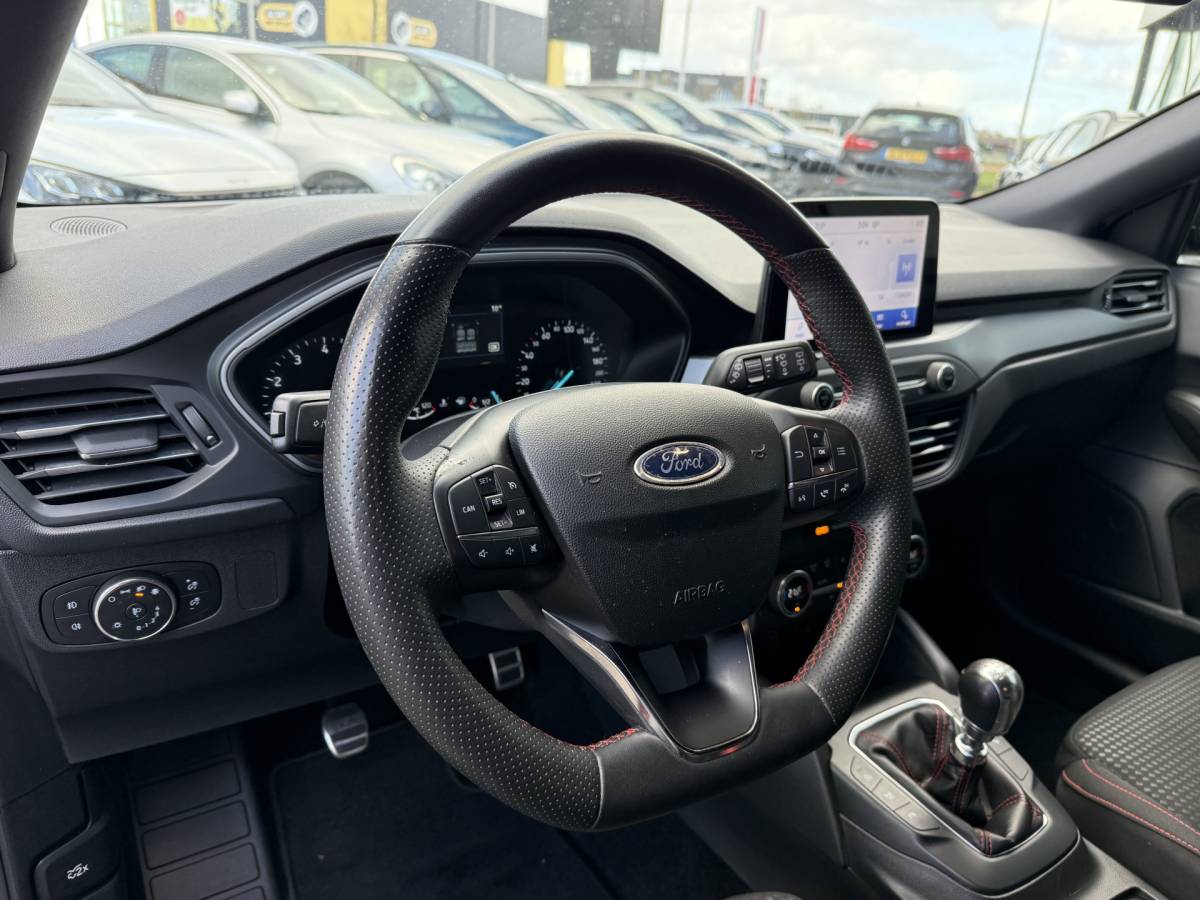 Ford Focus Ford Focus Wagon BWJ 2022 1.0 EcoBoost Hybrid 126PK ST Line Style STUUR + STOELVERW. | NAVI | CLIMA | CRUISE | CARPLAY & ANDROID | CAMERA | LMV | PDC