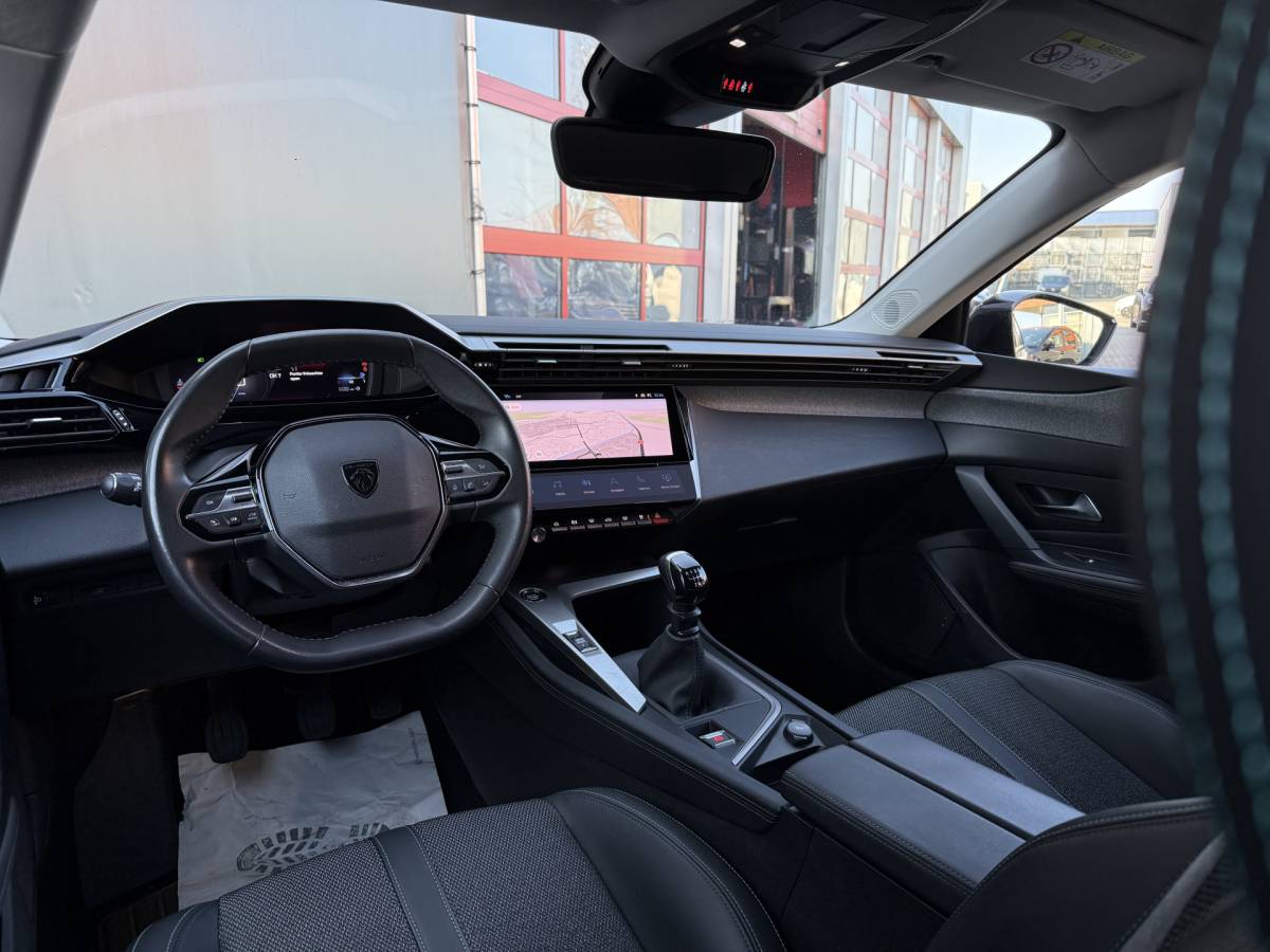 Peugeot 308 Peugeot 308 SW BWJ 2023 1.2 131 PK PureTech Allure TREKHAAK | FULL LED | HALF LEDER | KEYLESS | 360 CAMERA | CARPLAY + ANDROID | NAVI | CLIMA | CRUISE | LMV | PDC