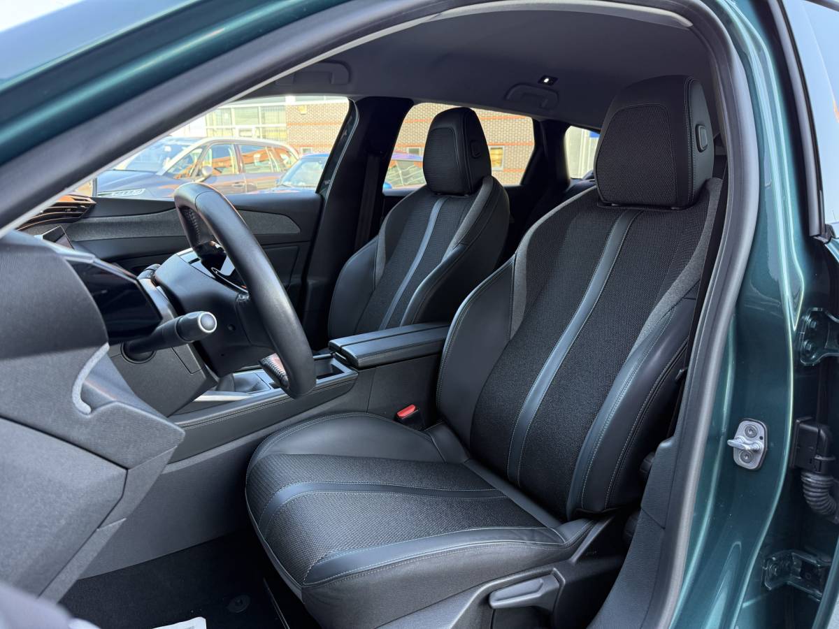 Peugeot 308 Peugeot 308 SW BWJ 2023 1.2 131 PK PureTech Allure TREKHAAK | FULL LED | HALF LEDER | KEYLESS | 360 CAMERA | CARPLAY + ANDROID | NAVI | CLIMA | CRUISE | LMV | PDC