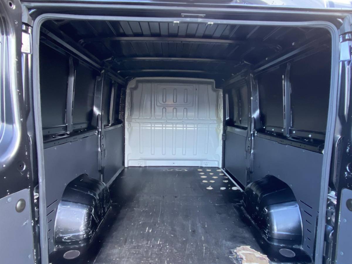 Peugeot Boxer Peugeot Boxer 330 2.2 BlueHDi 120 L2H1 Asphalt | Leder | Navigatie | Achteruitrijcamera | Trekhaak | Lichtmetalen velgen | Airco