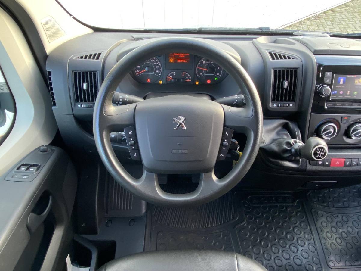 Peugeot Boxer Peugeot Boxer 330 2.2 BlueHDi 120 L2H1 Asphalt | Leder | Navigatie | Achteruitrijcamera | Trekhaak | Lichtmetalen velgen | Airco