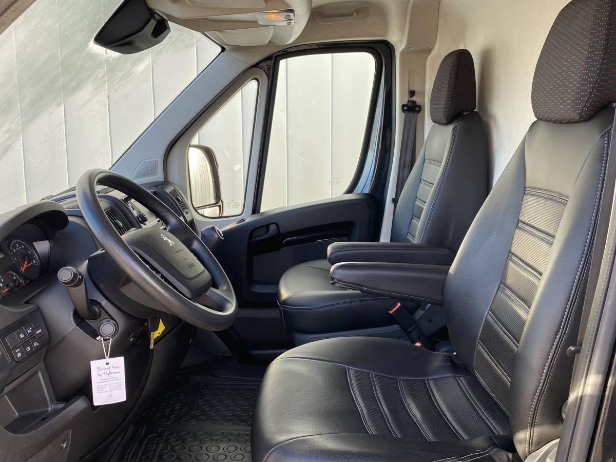 Peugeot Boxer Peugeot Boxer 330 2.2 BlueHDi 120 L2H1 Asphalt | Leder | Navigatie | Achteruitrijcamera | Trekhaak | Lichtmetalen velgen | Airco
