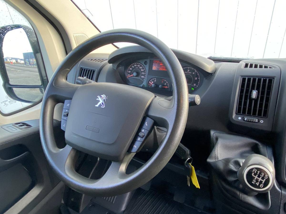 Peugeot Boxer Peugeot Boxer 330 2.2 BlueHDi 120 L2H1 Asphalt | Leder | Navigatie | Achteruitrijcamera | Trekhaak | Lichtmetalen velgen | Airco