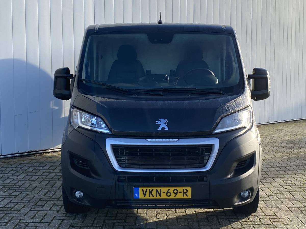 Peugeot Boxer Peugeot Boxer 330 2.2 BlueHDi 120 L2H1 Asphalt | Leder | Navigatie | Achteruitrijcamera | Trekhaak | Lichtmetalen velgen | Airco