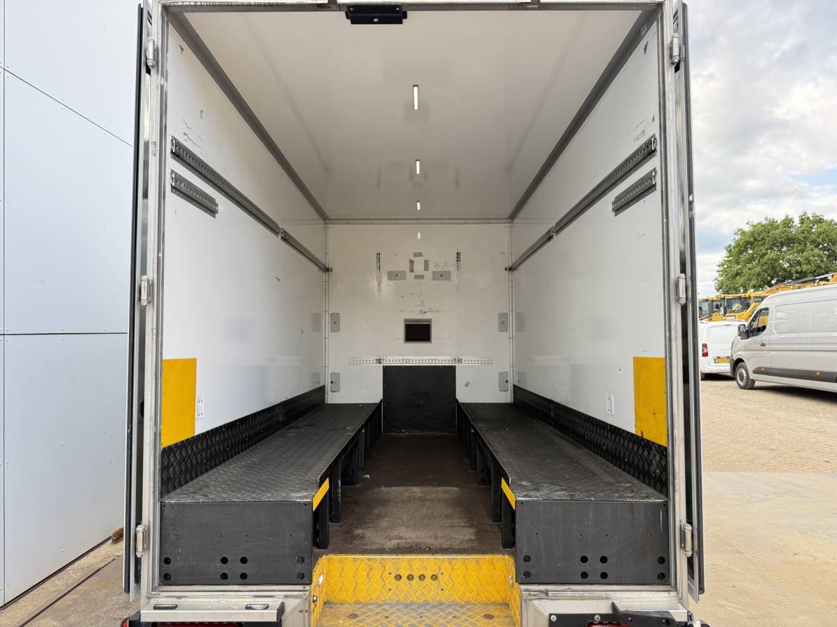 Renault Master Renault Master Plancher T35 2.3 DCI 150PK Lowliner Bakwagen Airco Cruise Control Camera Foodtruck Meubelbak Paardenwagen