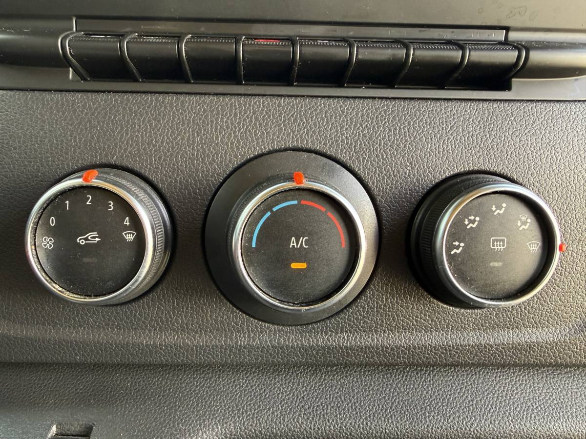 Renault Master Renault Master Plancher T35 2.3 DCI 150PK Lowliner Bakwagen Airco Cruise Control Camera Foodtruck Meubelbak Paardenwagen