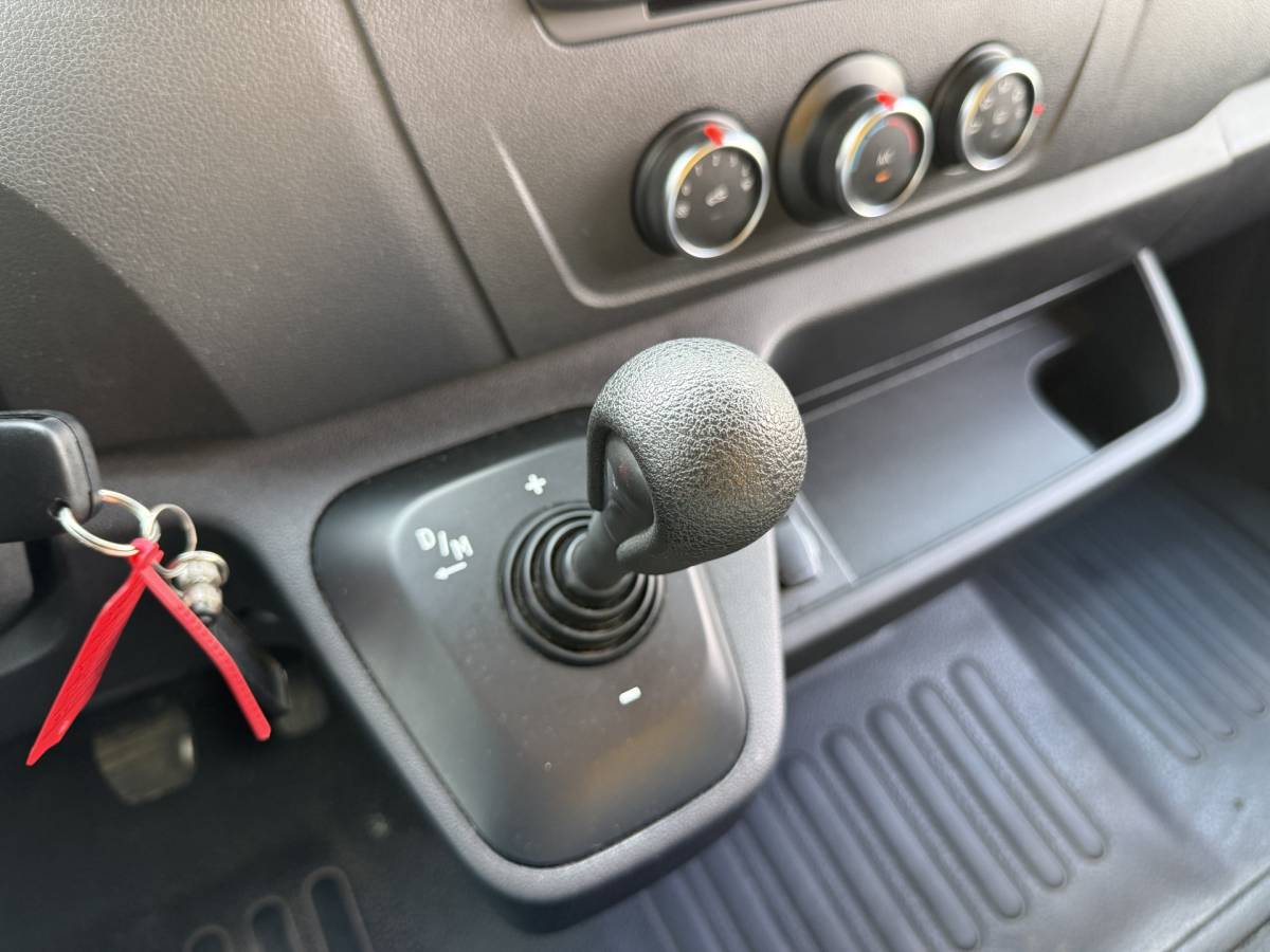 Renault Master Renault Master Plancher T35 2.3 DCI 150PK Lowliner Bakwagen Airco Cruise Control Camera Foodtruck Meubelbak Paardenwagen