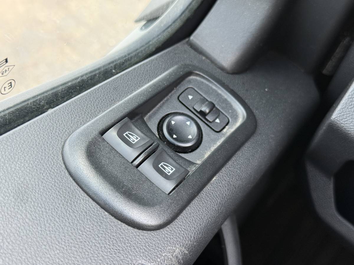 Renault Master Renault Master Plancher T35 2.3 DCI 150PK Lowliner Bakwagen Airco Cruise Control Camera Foodtruck Meubelbak Paardenwagen