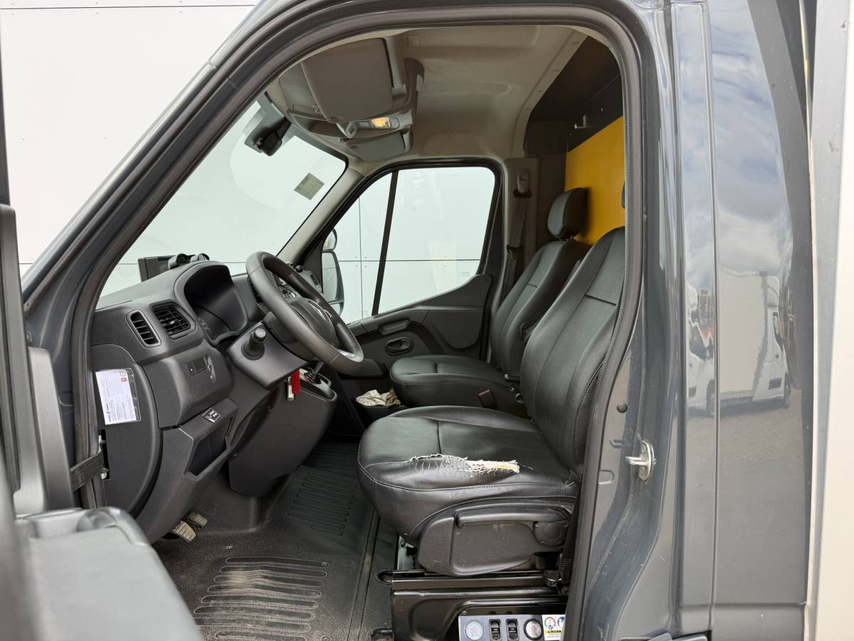 Renault Master Renault Master Plancher T35 2.3 DCI 150PK Lowliner Bakwagen Airco Cruise Control Camera Foodtruck Meubelbak Paardenwagen