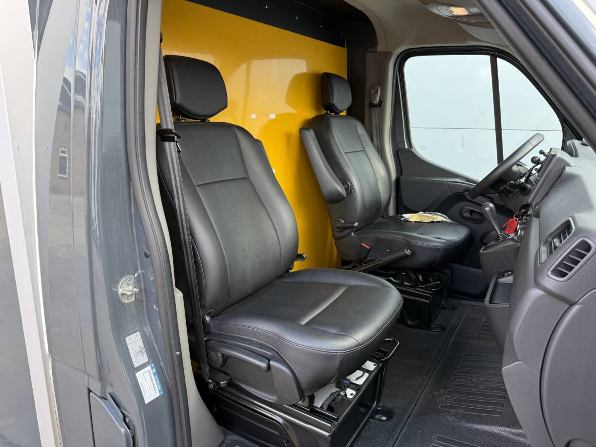 Renault Master Renault Master Plancher T35 2.3 DCI 150PK Lowliner Bakwagen Airco Cruise Control Camera Foodtruck Meubelbak Paardenwagen