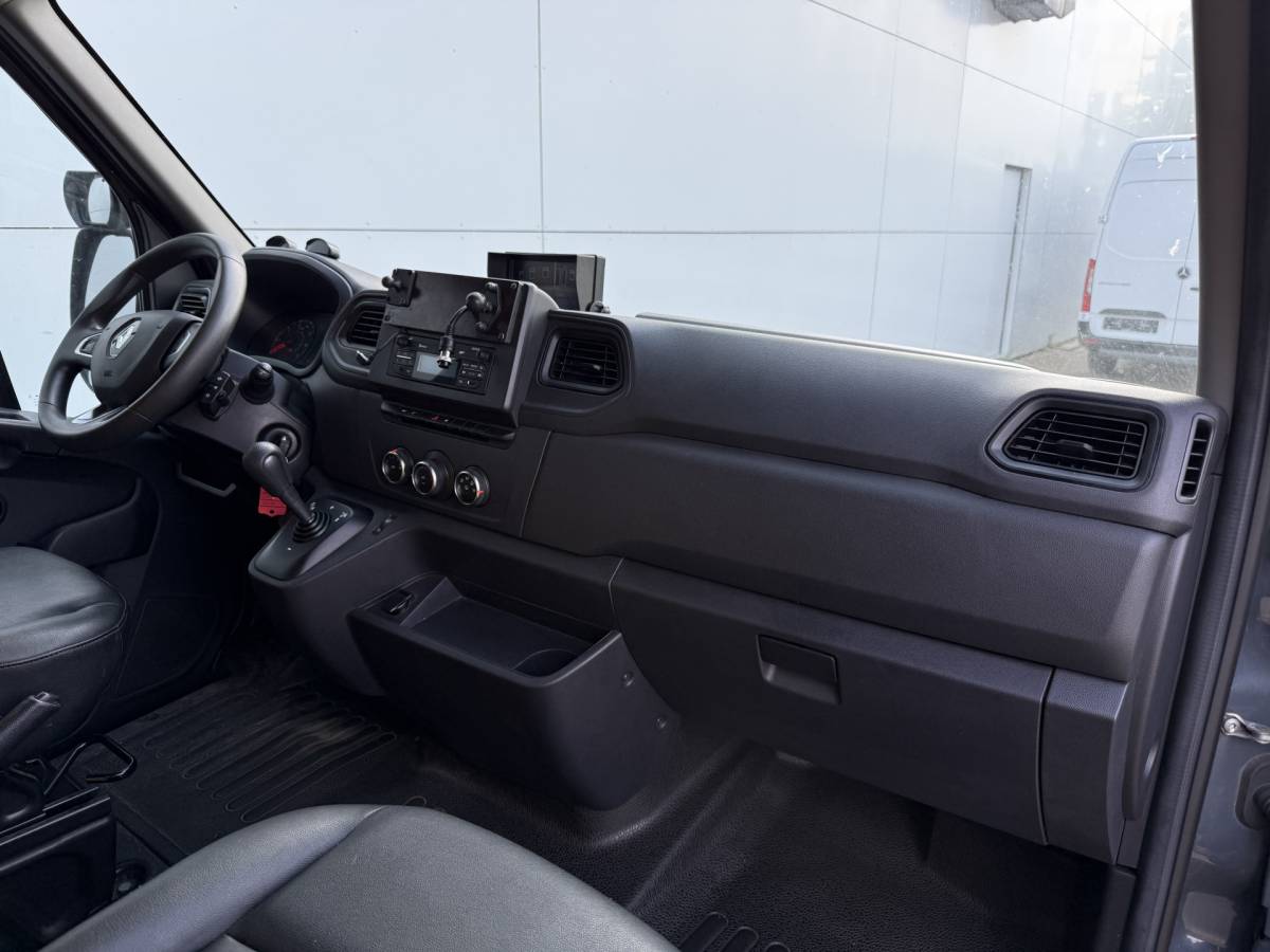 Renault Master Renault Master Plancher T35 2.3 DCI 150PK Lowliner Bakwagen Airco Cruise Control Camera Foodtruck Meubelbak Paardenwagen