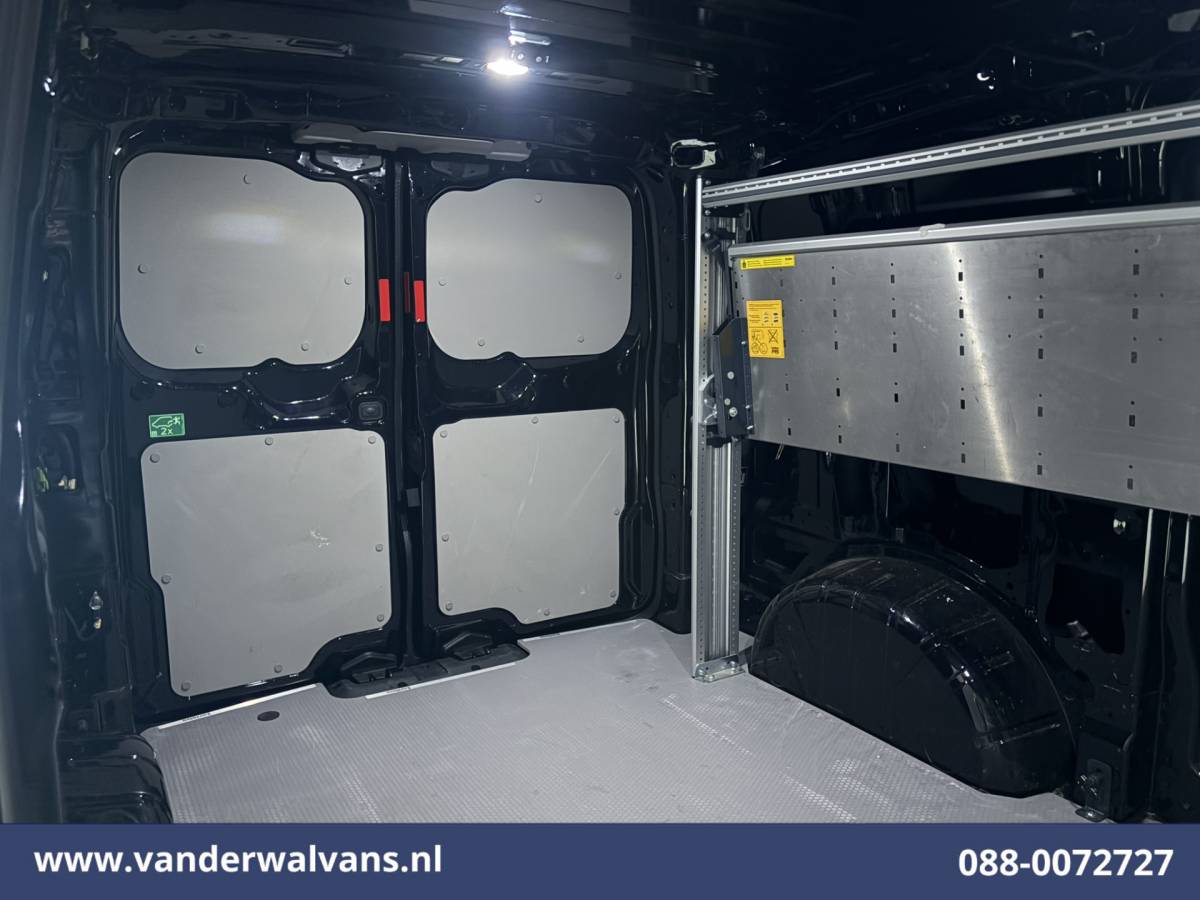 Ford Transit Custom Ford Transit Custom 2.0 TDCI 136pk L1H1 Euro6 Airco | Camera | Apple Carplay | LED | Cruisecontrol Android Auto, Verwarmde voorruit, Stoelverwarming, Parkeersensoren, Bijrijdersbank, 2740kg trekvermogen