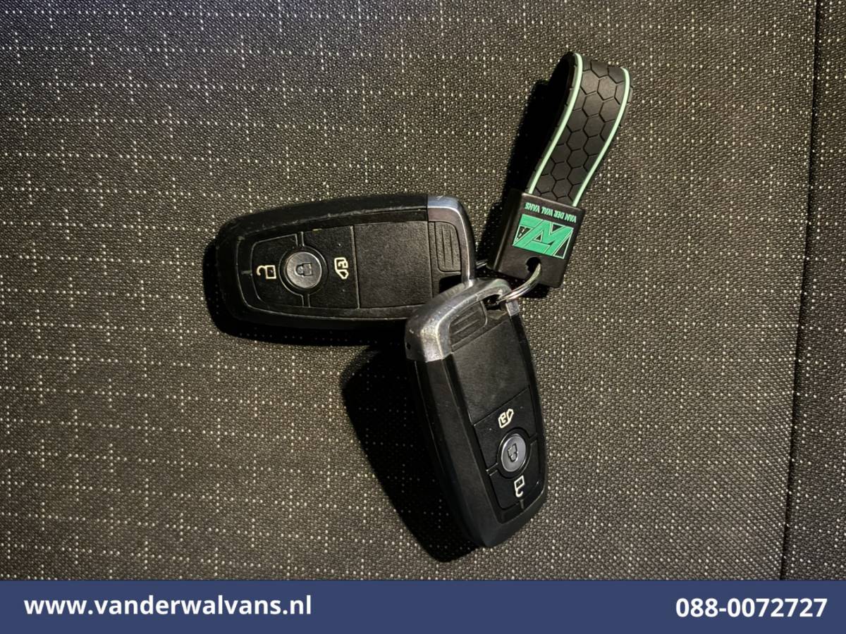 Ford Transit Custom Ford Transit Custom 2.0 TDCI 136pk L1H1 Euro6 Airco | Camera | Apple Carplay | LED | Cruisecontrol Android Auto, Verwarmde voorruit, Stoelverwarming, Parkeersensoren, Bijrijdersbank, 2740kg trekvermogen
