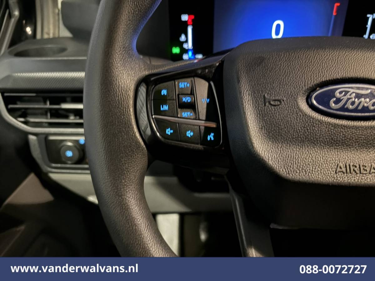 Ford Transit Custom Ford Transit Custom 2.0 TDCI 136pk L1H1 Euro6 Airco | Camera | Apple Carplay | LED | Cruisecontrol Android Auto, Verwarmde voorruit, Stoelverwarming, Parkeersensoren, Bijrijdersbank, 2740kg trekvermogen