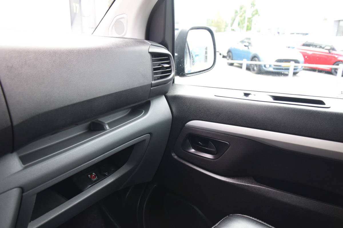 Opel Vivaro Opel Vivaro 2.0 CDTI L3H1 DC Edition 2x Schuifdeur Navi/Camera/Carplay HU PDC/Voor/Achter