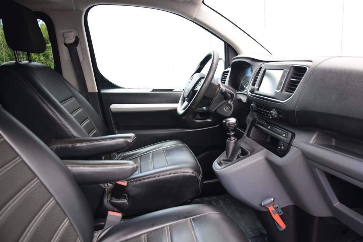 Opel Vivaro Opel Vivaro 2.0 CDTI L3H1 DC Edition 2x Schuifdeur Navi/Camera/Carplay HU PDC/Voor/Achter