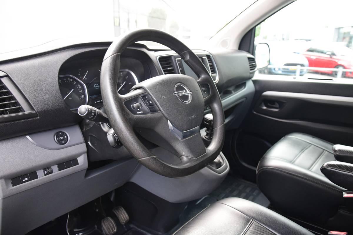 Opel Vivaro Opel Vivaro 2.0 CDTI L3H1 DC Edition 2x Schuifdeur Navi/Camera/Carplay HU PDC/Voor/Achter
