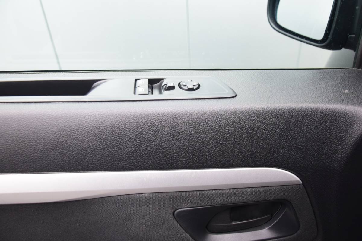Opel Vivaro Opel Vivaro 2.0 CDTI L3H1 DC Edition 2x Schuifdeur Navi/Camera/Carplay HU PDC/Voor/Achter