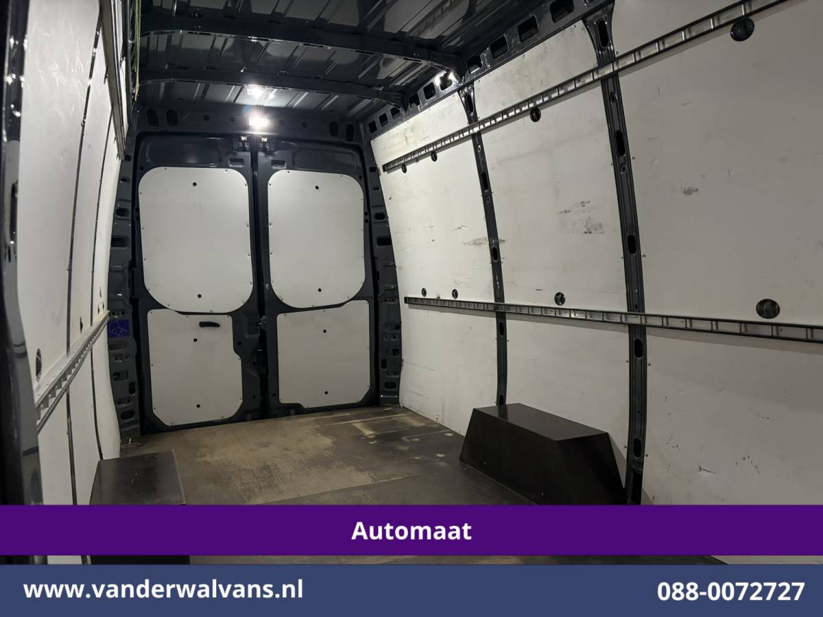 Iveco Daily Iveco Daily 35S16 157pk Automaat L3H2 Euro6 Airco | Camera | LED | Cruisecontrol | Chauffeursstoel Parkeersensoren, Bijrijdersbank, 3500kg trekvermogen
