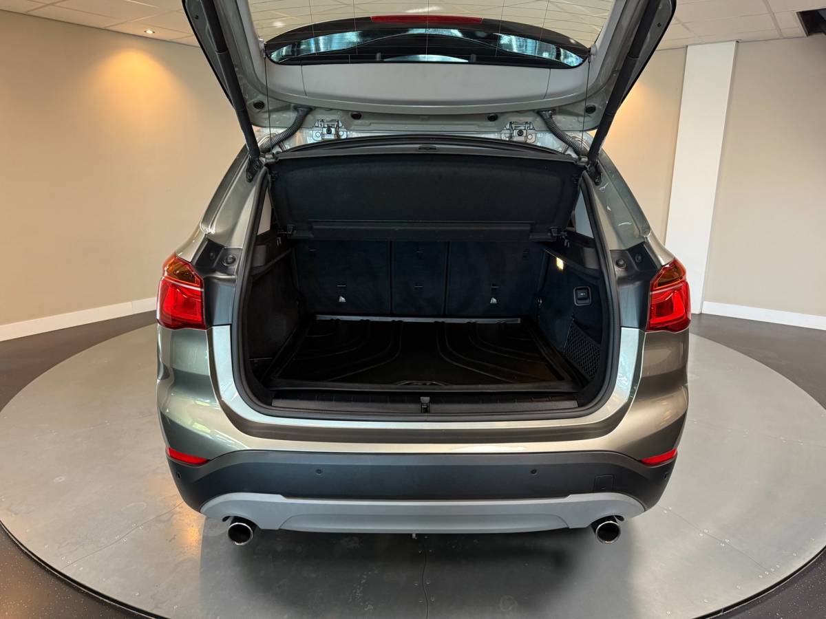 BMW X1 BMW X1 SDrive20i *Top onderhouden!* Automaat|Stoelverw.|Leer|Trekhaak|18”|192PK!