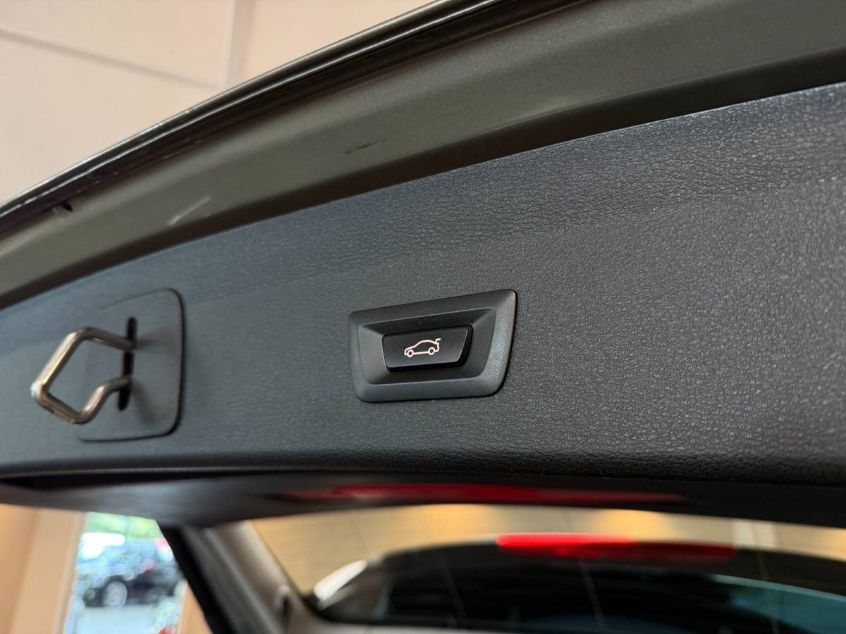 BMW X1 BMW X1 SDrive20i *Top onderhouden!* Automaat|Stoelverw.|Leer|Trekhaak|18”|192PK!