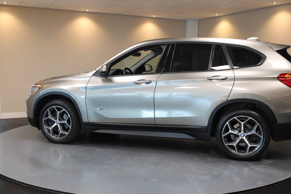 BMW X1 BMW X1 SDrive20i *Top onderhouden!* Automaat|Stoelverw.|Leer|Trekhaak|18”|192PK!