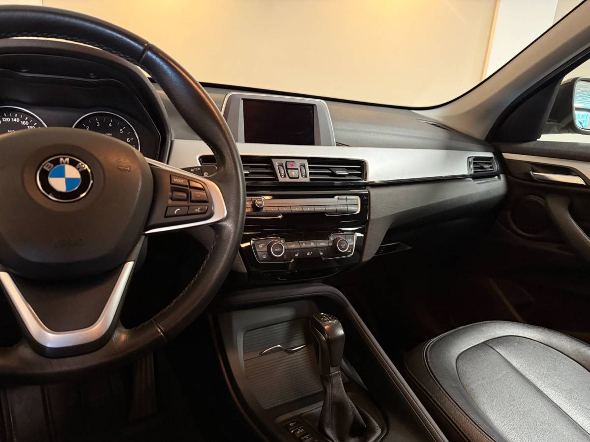 BMW X1 BMW X1 SDrive20i *Top onderhouden!* Automaat|Stoelverw.|Leer|Trekhaak|18”|192PK!