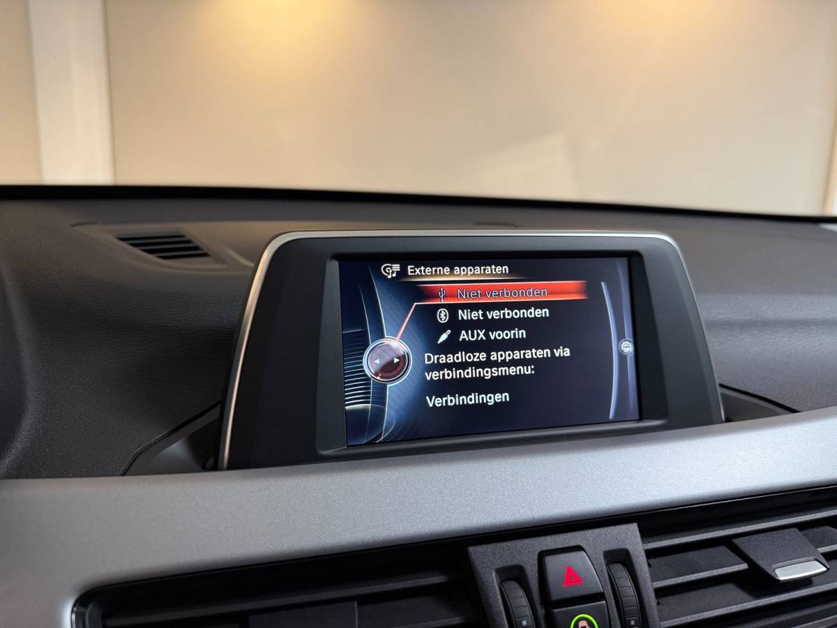 BMW X1 BMW X1 SDrive20i *Top onderhouden!* Automaat|Stoelverw.|Leer|Trekhaak|18”|192PK!