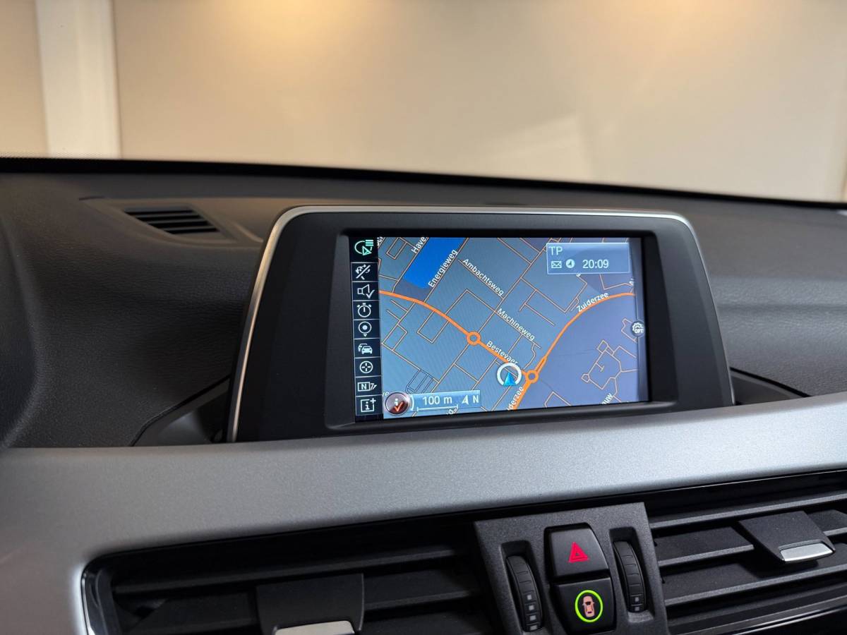 BMW X1 BMW X1 SDrive20i *Top onderhouden!* Automaat|Stoelverw.|Leer|Trekhaak|18”|192PK!