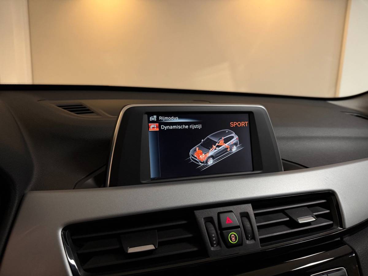 BMW X1 BMW X1 SDrive20i *Top onderhouden!* Automaat|Stoelverw.|Leer|Trekhaak|18”|192PK!