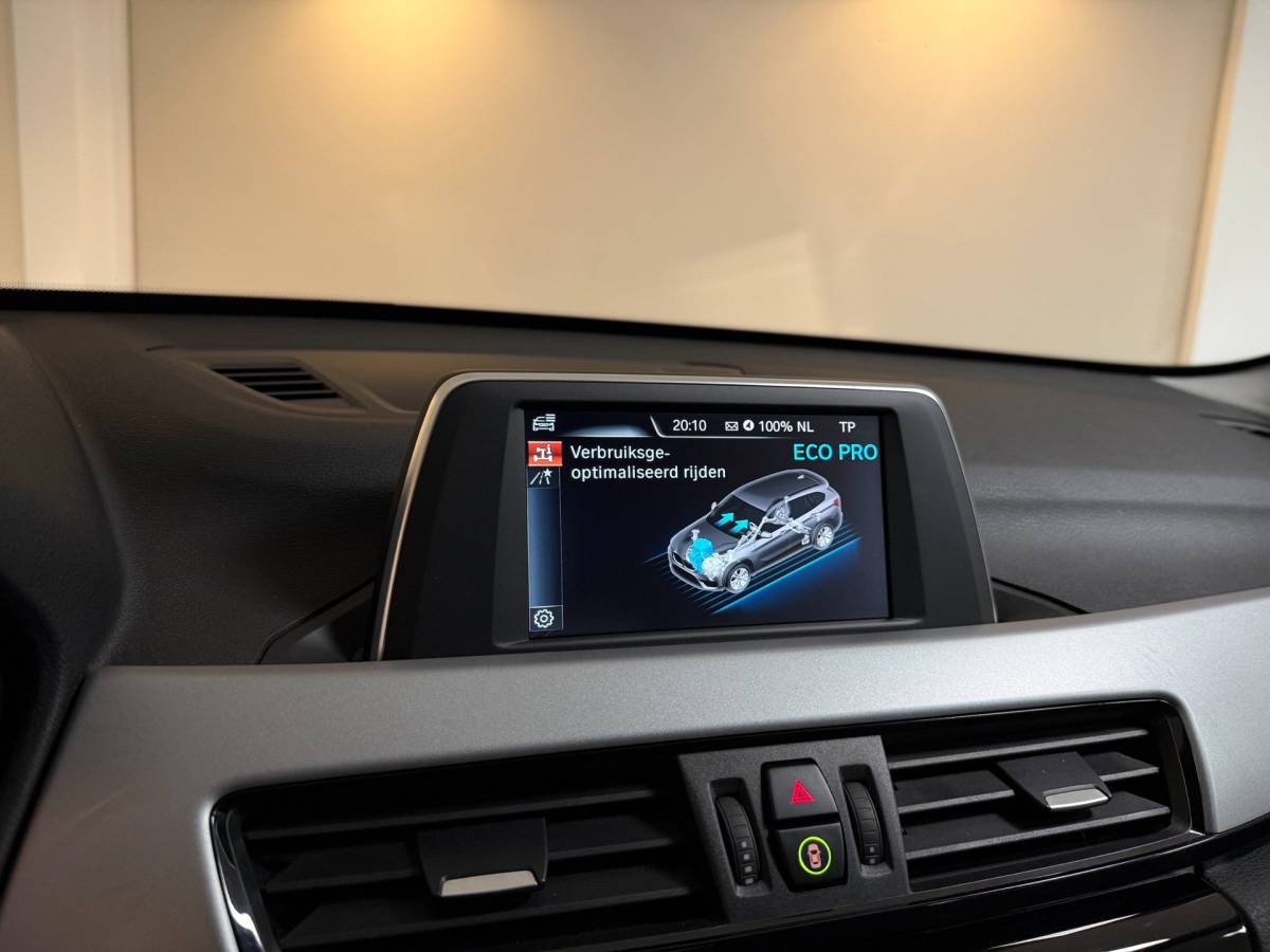 BMW X1 BMW X1 SDrive20i *Top onderhouden!* Automaat|Stoelverw.|Leer|Trekhaak|18”|192PK!
