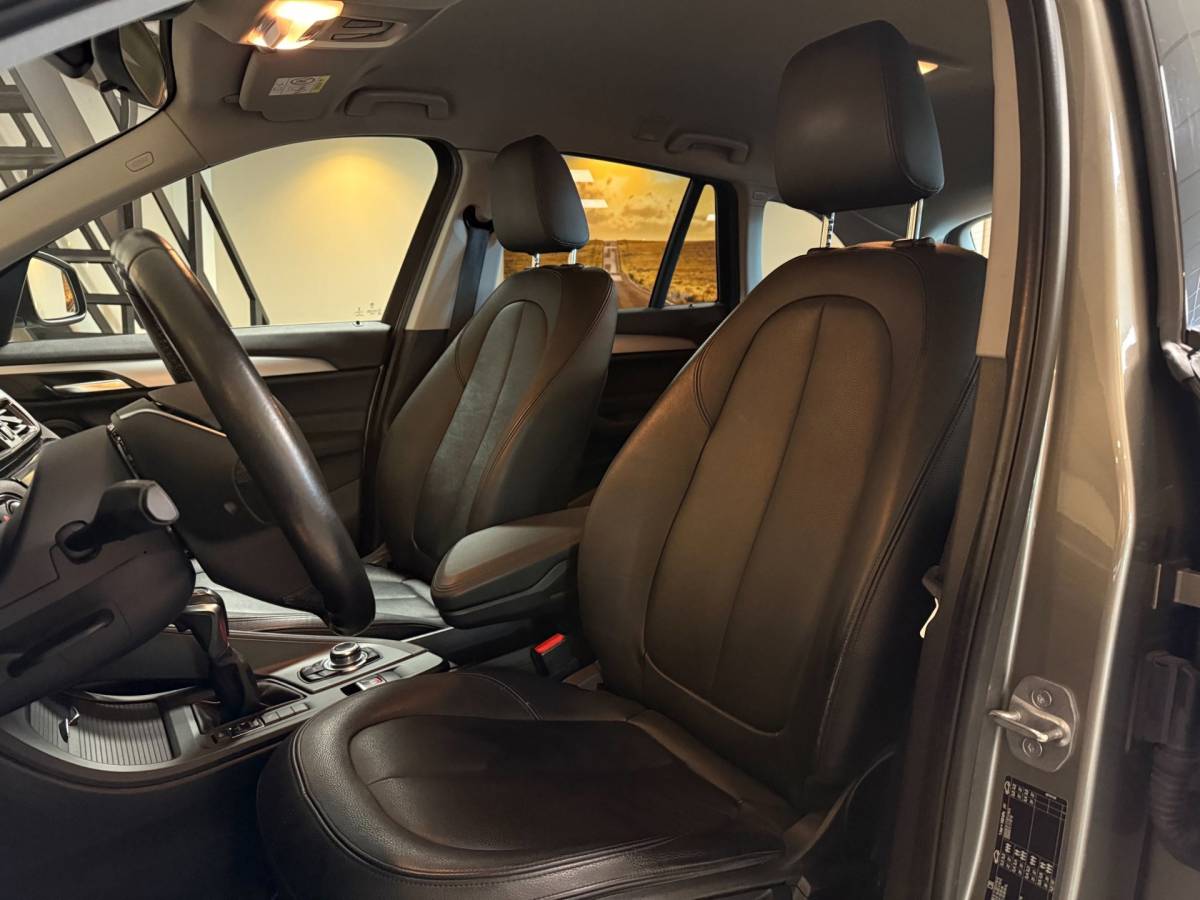 BMW X1 BMW X1 SDrive20i *Top onderhouden!* Automaat|Stoelverw.|Leer|Trekhaak|18”|192PK!