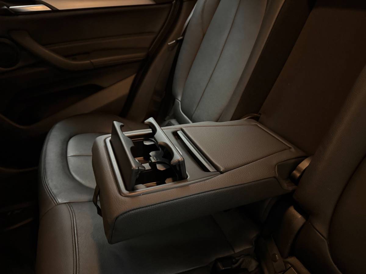 BMW X1 BMW X1 SDrive20i *Top onderhouden!* Automaat|Stoelverw.|Leer|Trekhaak|18”|192PK!