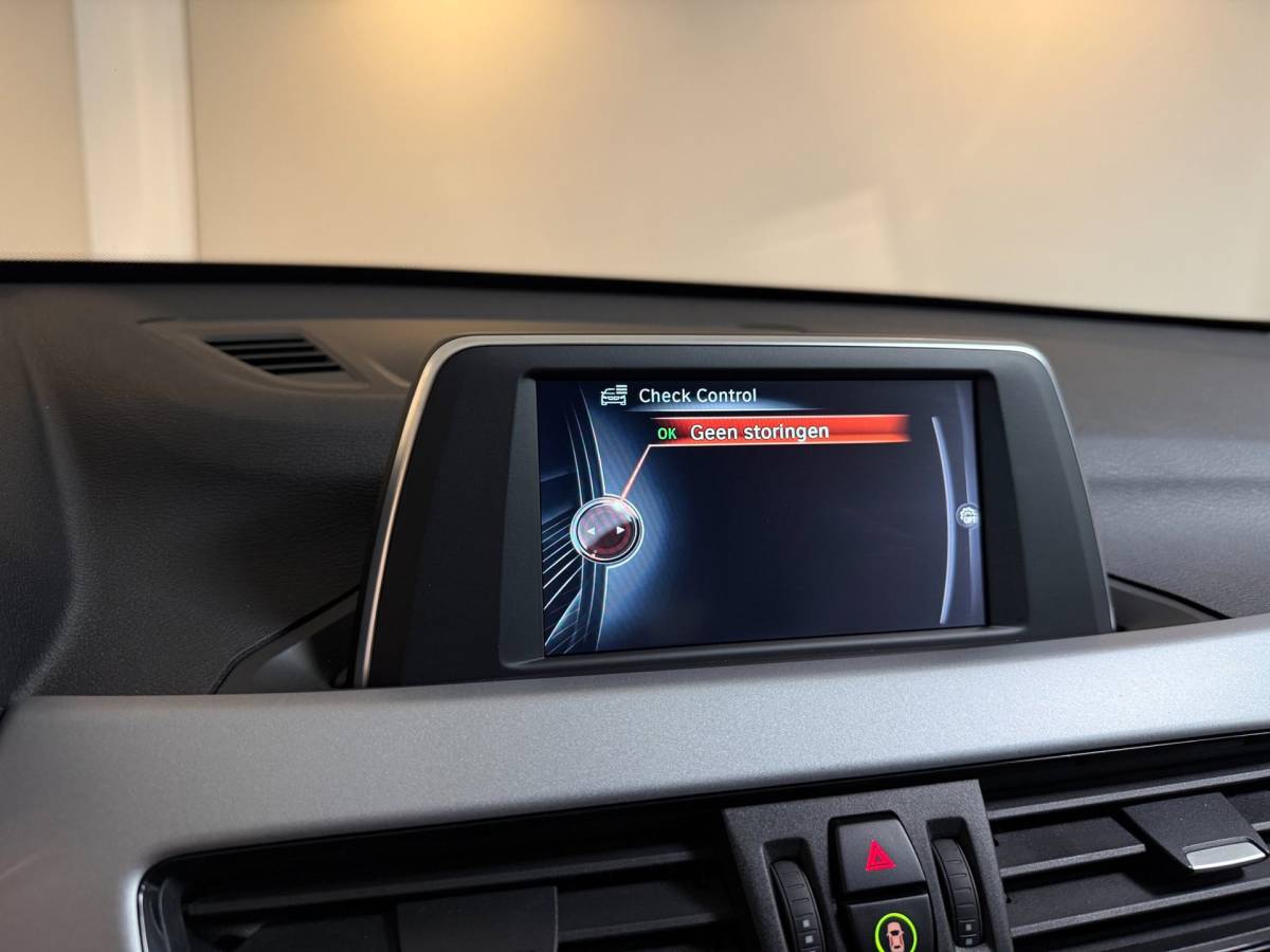 BMW X1 BMW X1 SDrive20i *Top onderhouden!* Automaat|Stoelverw.|Leer|Trekhaak|18”|192PK!
