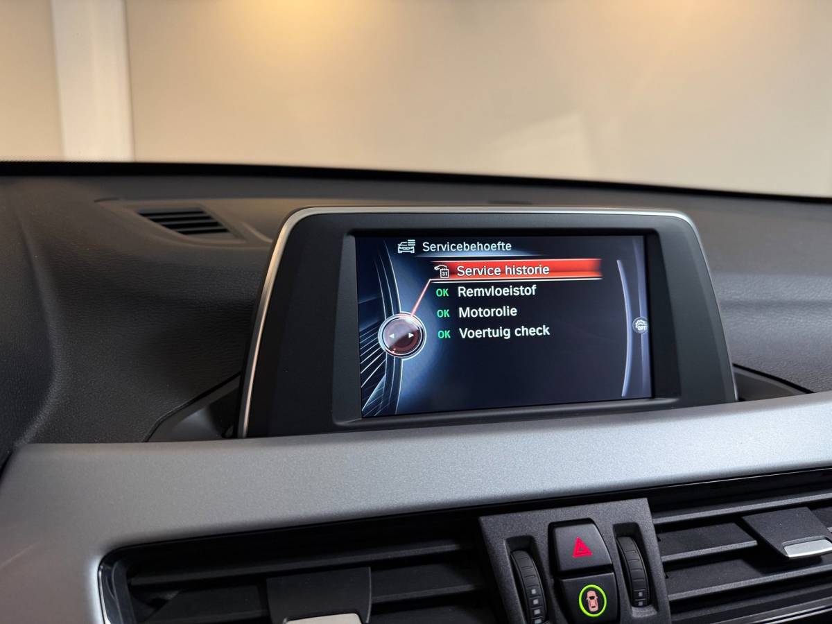 BMW X1 BMW X1 SDrive20i *Top onderhouden!* Automaat|Stoelverw.|Leer|Trekhaak|18”|192PK!