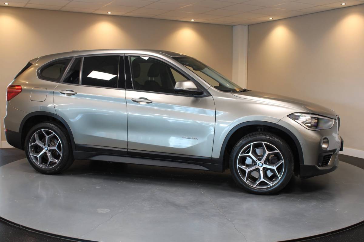 BMW X1 BMW X1 SDrive20i *Top onderhouden!* Automaat|Stoelverw.|Leer|Trekhaak|18”|192PK!