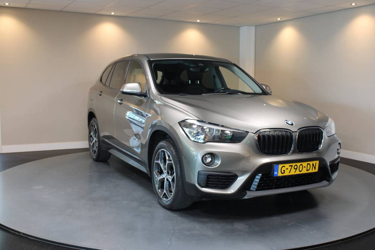 BMW X1 BMW X1 SDrive20i *Top onderhouden!* Automaat|Stoelverw.|Leer|Trekhaak|18”|192PK!