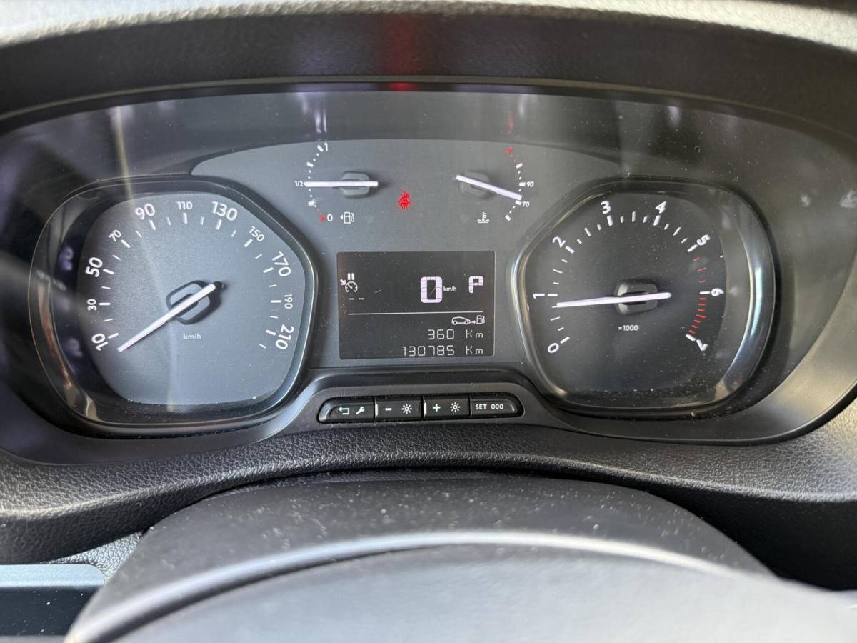 Peugeot Expert Peugeot Expert 2.0 BlueHDI 145 L3 Autom. 3 zits Navi Trekh.